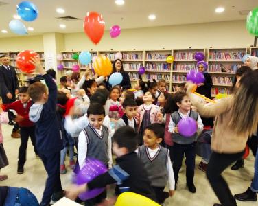 Çocuk Gelişimi Bölümü Öğrencileri, Bahçelievler Siyavuşpaşa Çocuk Kütüphanesi'ni Ziyaret Etti